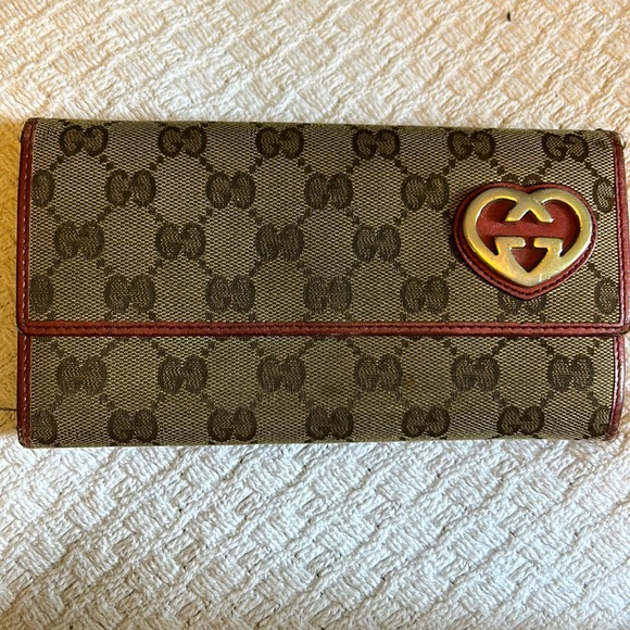 Gucci Lovely Heart Continental Wallet.